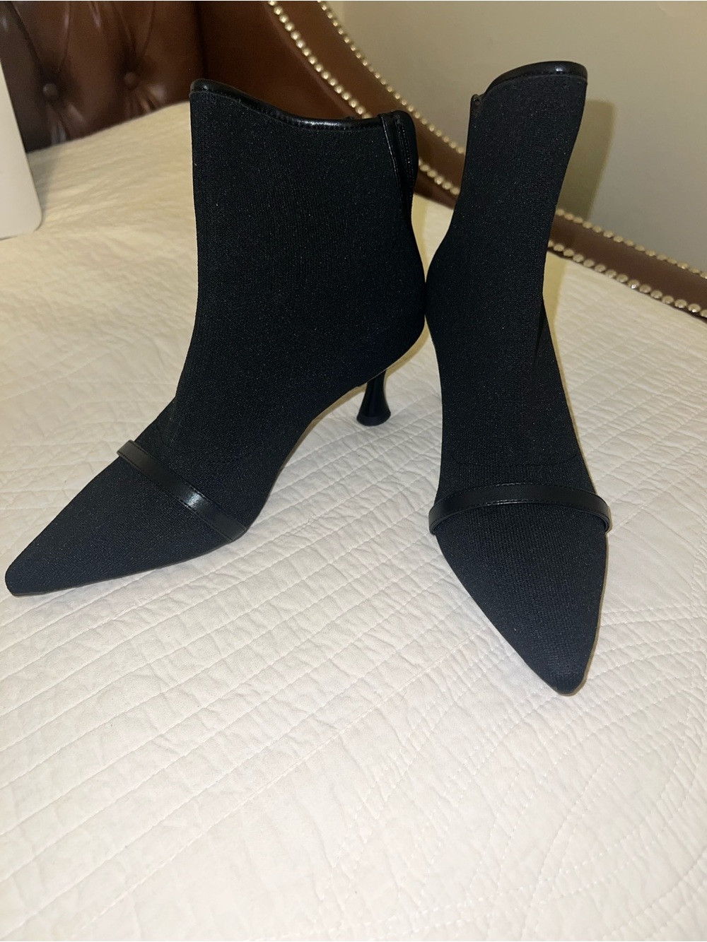 Cosy Island Pointed Toe Kitten Heel Ankle Boots - Women